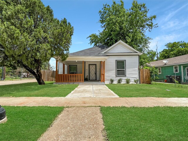 view of front facade featuring a front lawn and covered porch