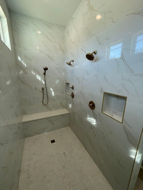 bathroom featuring tiled shower