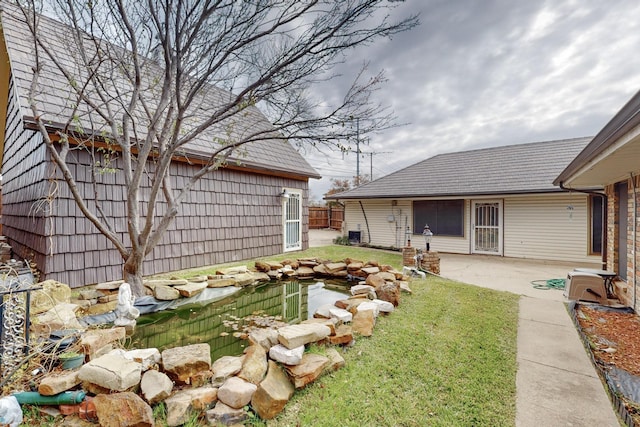 view of yard with a patio area