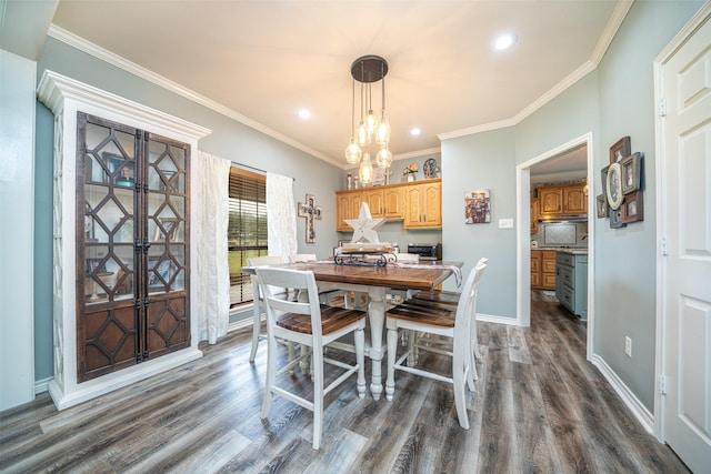 dining room with dark wood-type flooring, crown molding, and a chandelier