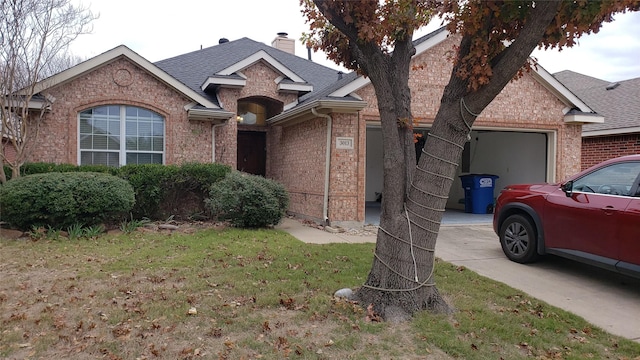 view of front of house featuring a front yard