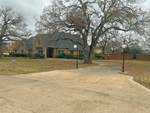 view of front of house with a front yard