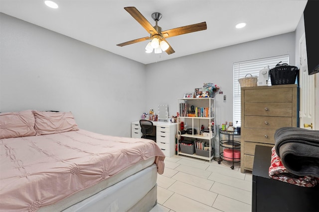 bedroom with ceiling fan