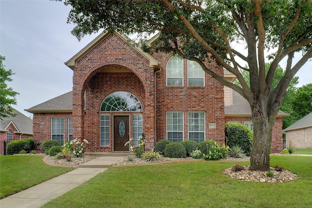 view of front of property with a front yard