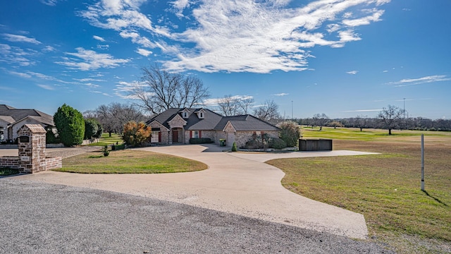 view of front of home featuring a front yard