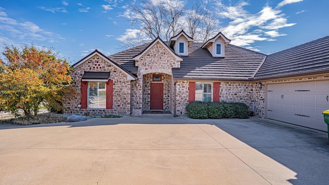 view of front facade featuring a garage