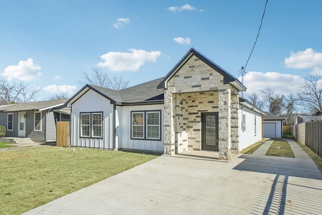 view of front of property featuring a front lawn and a garage