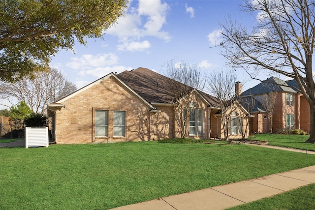 view of front of home featuring a front lawn