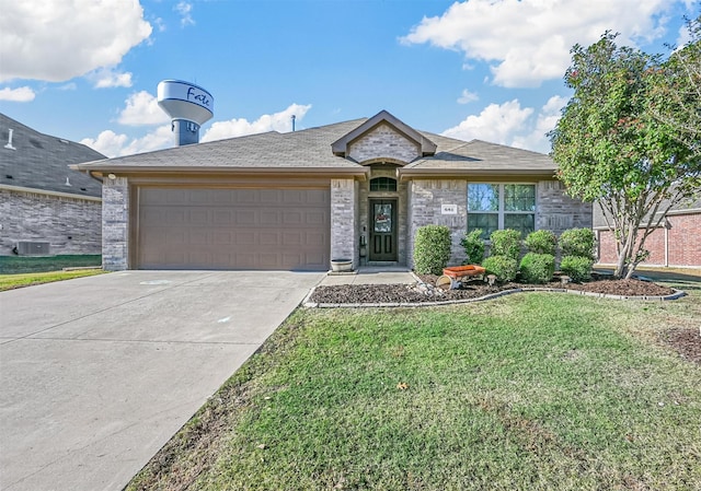 view of front facade featuring a front lawn and a garage