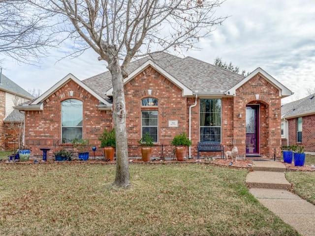 view of front of house featuring a front yard