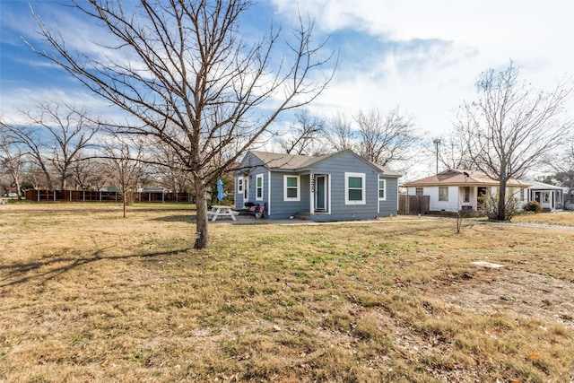 single story home with a front yard