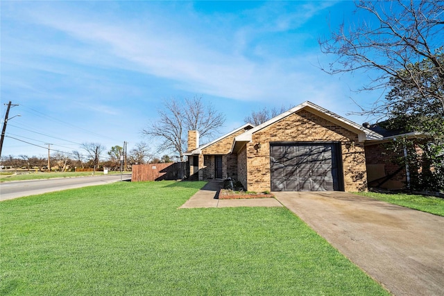 view of front of house featuring a front yard and a garage