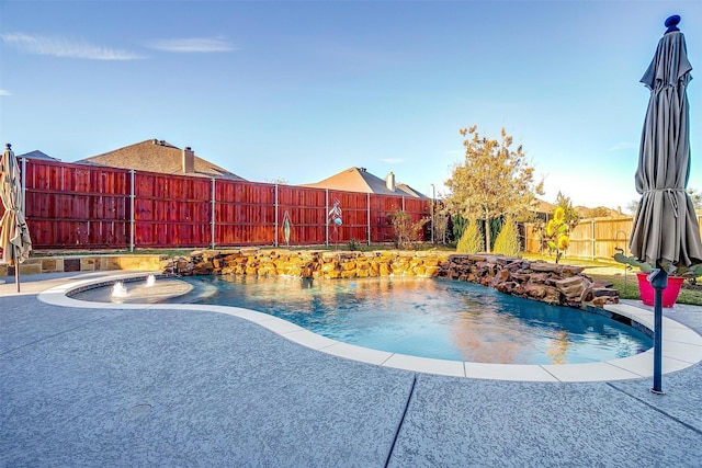 view of pool with a patio area and pool water feature