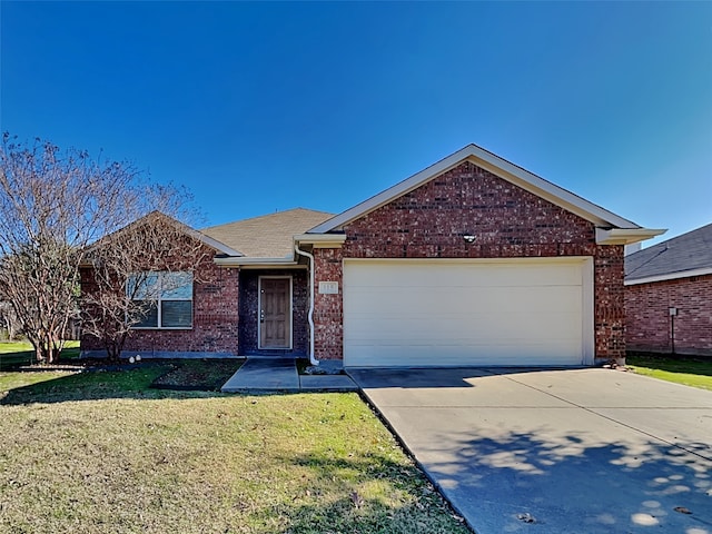 view of front of house featuring a front lawn and a garage