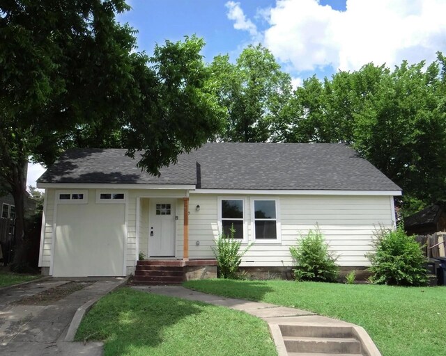 ranch-style home with a front yard