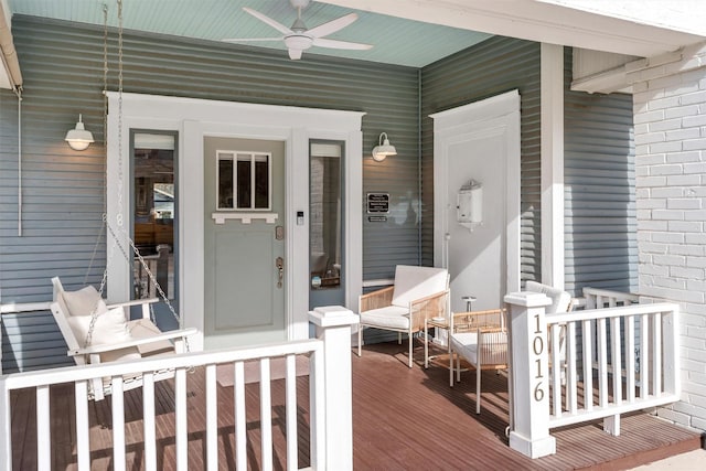 property entrance featuring ceiling fan