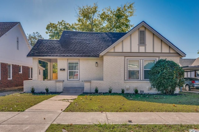 view of front of home featuring a front lawn