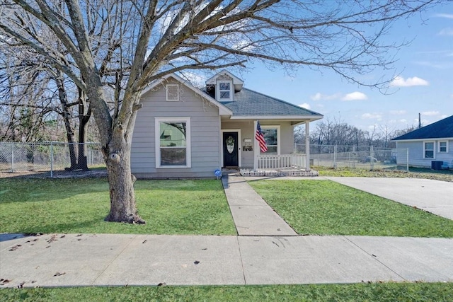 bungalow-style home featuring a front lawn and a porch