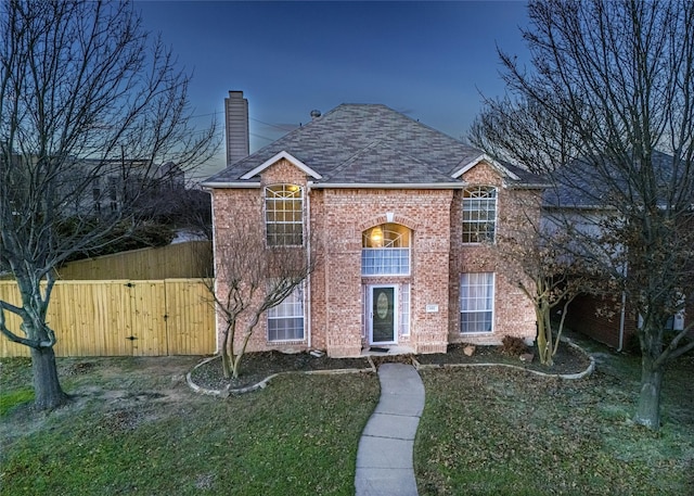 view of front facade featuring a yard