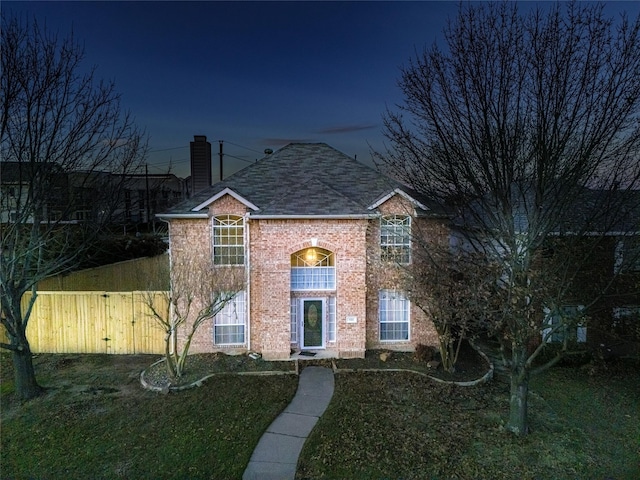 view of front of house featuring a yard