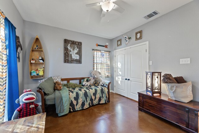 bedroom featuring ceiling fan and a closet