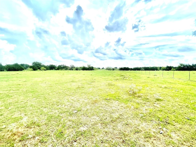 view of yard featuring a rural view