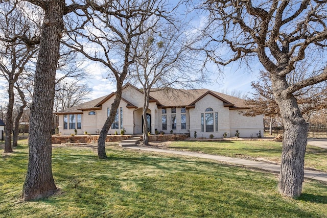 single story home with a front lawn