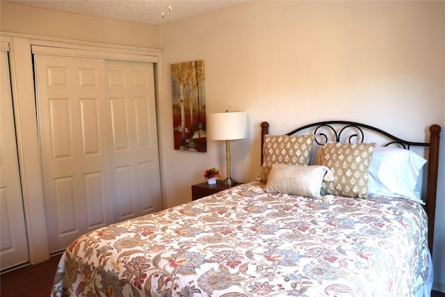 bedroom featuring a closet and a textured ceiling