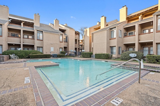 view of swimming pool