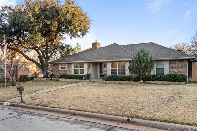 single story home with a front yard