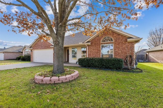 view of front facade featuring a garage and a front yard