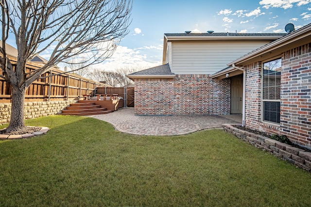 view of yard featuring a patio