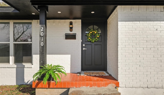 property entrance with covered porch