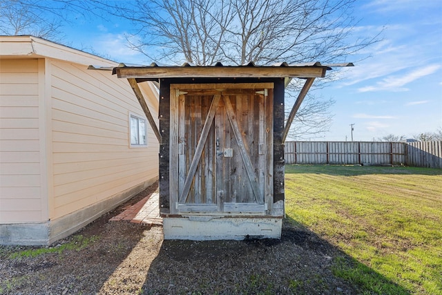 view of outbuilding featuring a lawn