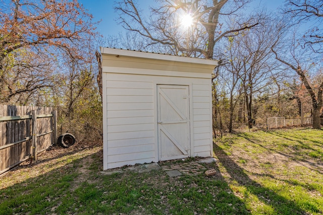 view of outdoor structure with a yard