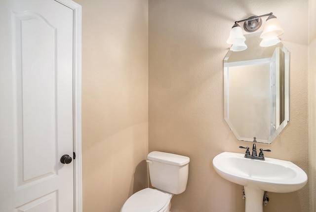 bathroom featuring toilet and sink