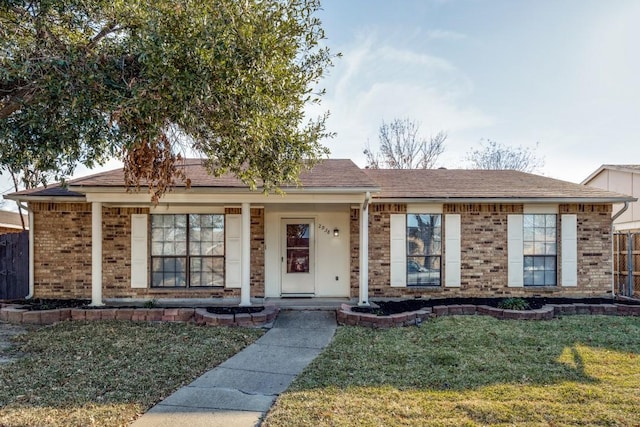 view of front facade with a porch and a front yard