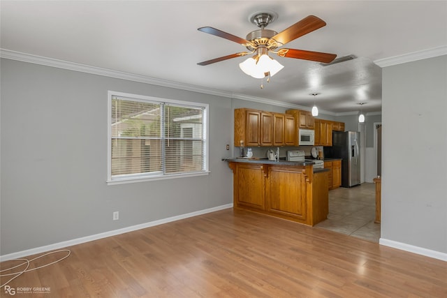 kitchen with stainless steel fridge with ice dispenser, ornamental molding, a kitchen breakfast bar, kitchen peninsula, and light hardwood / wood-style floors