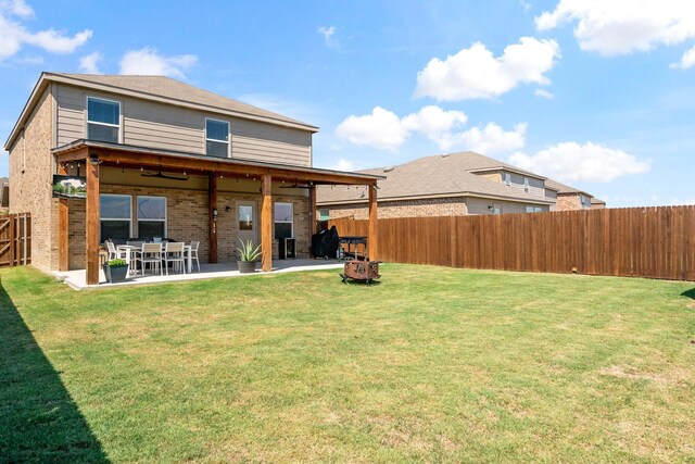 front facade featuring a front lawn