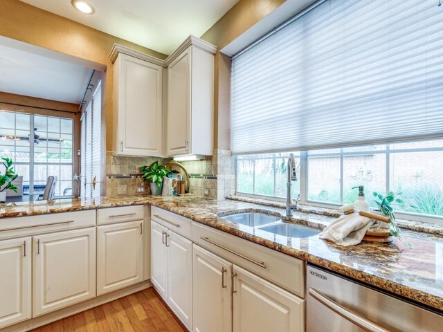 kitchen with a kitchen island, decorative light fixtures, black electric stovetop, and white cabinetry