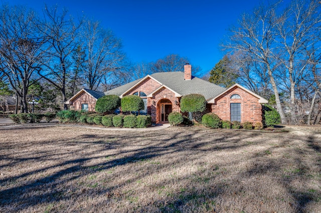 view of front of home with a front lawn