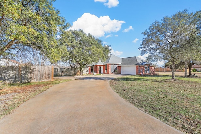 view of front of home featuring a front yard and a garage