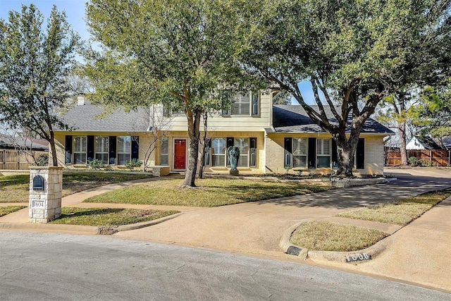 view of front of house featuring a front yard