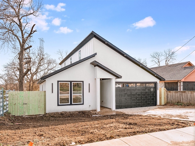 view of front of house featuring a garage