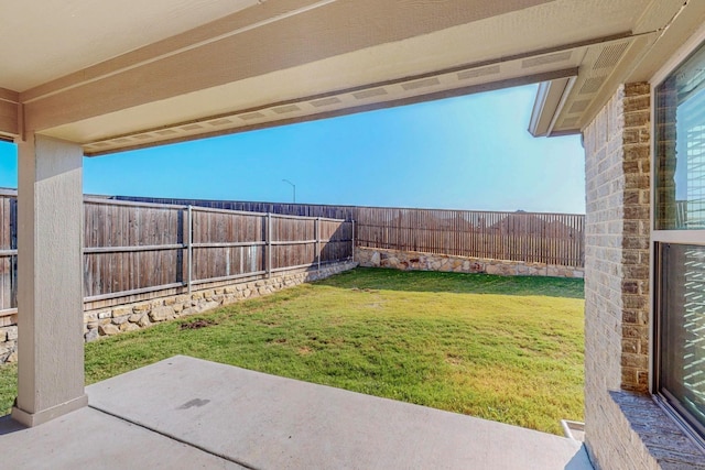 view of yard featuring a patio area