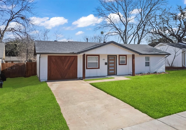 view of front of property featuring a front yard