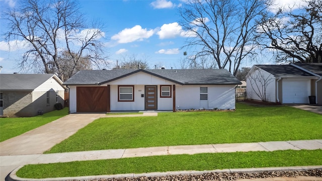 view of front facade featuring a garage and a front lawn