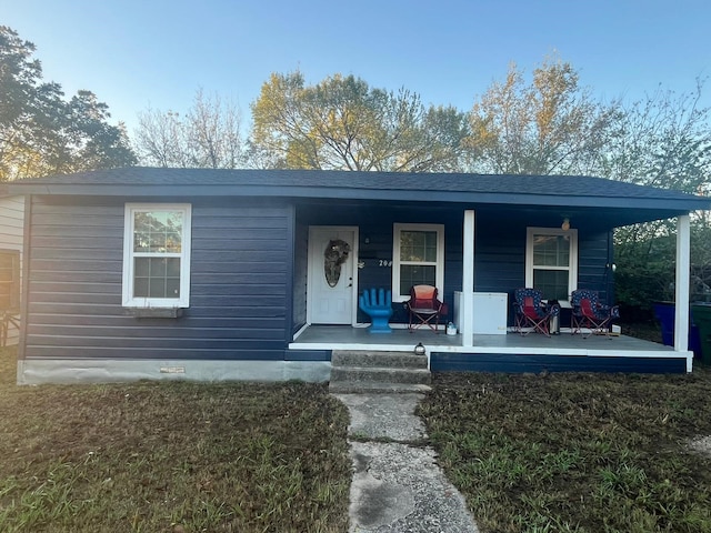 view of front of property featuring covered porch