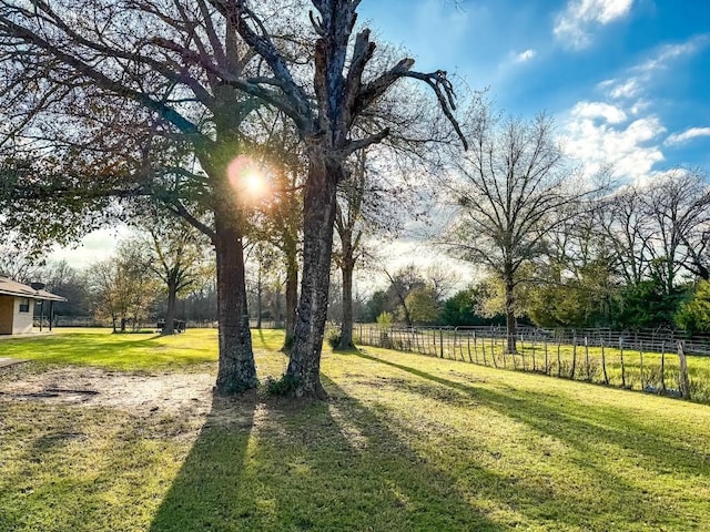 view of yard featuring a rural view