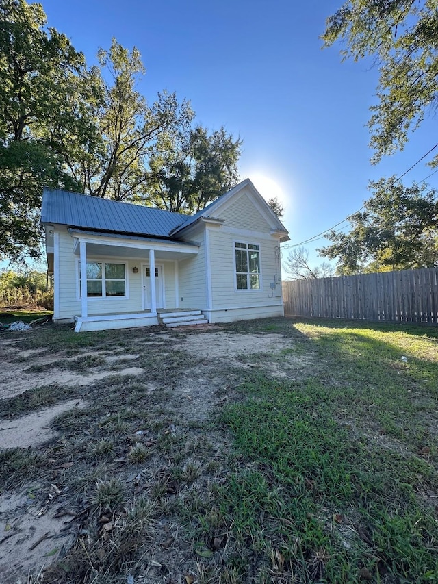 view of front of home with covered porch and a front yard